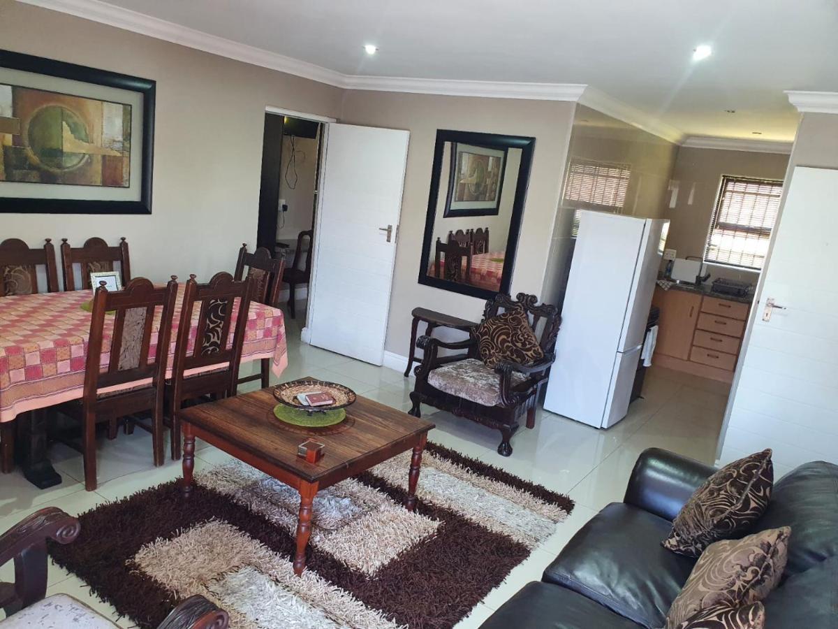 Mi Casa Guest House Uitenhage Exterior foto